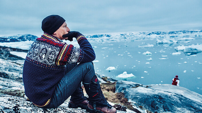 Pablo Garcia sitting at a frosty shore in Greenland